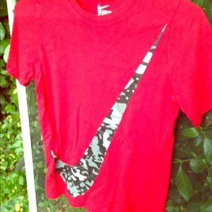 Nike Boys red tee L